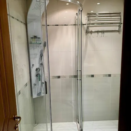 Sunny Park Retreat Apartment *