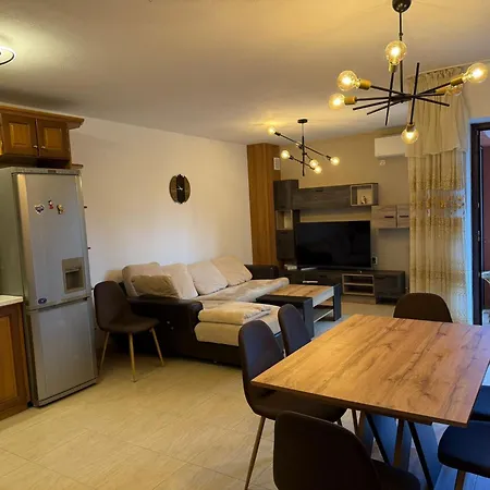 Sunny Park Retreat דירה